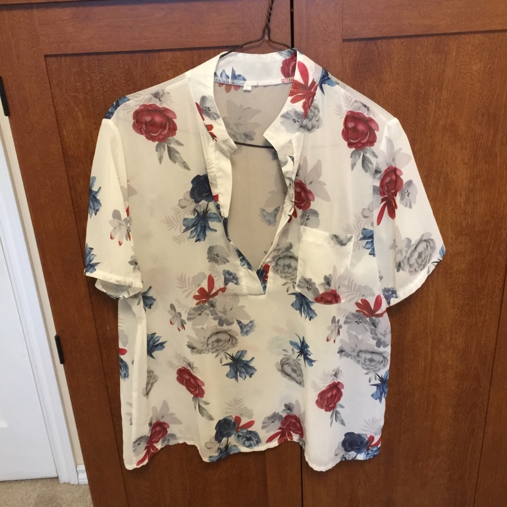 White flowered blouse. XXL.